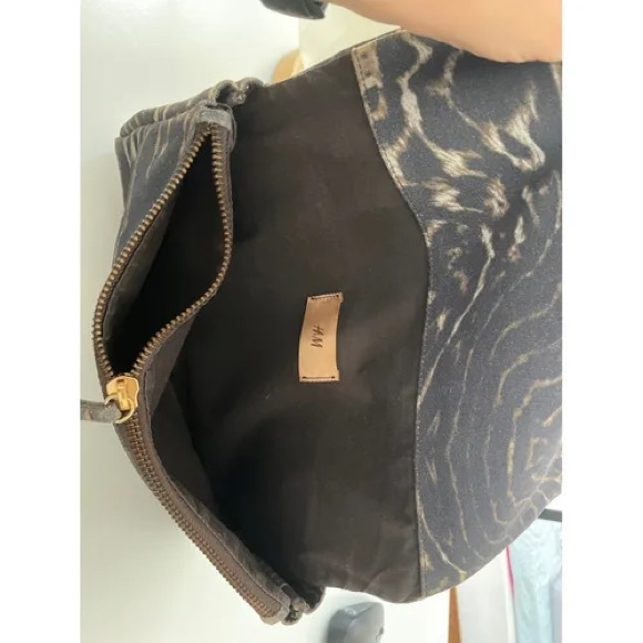 H&M Limited Edition Zebra Print Suede Clutch - Picture 4 of 13